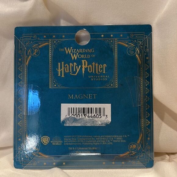 Universal Studios X Harry Potter Hogwarts Alumni Magnet from the park NEW - Picture 4 of 4